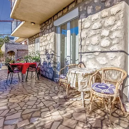 Apartment 3 Bedroom Lovely In Novi Vinodolski